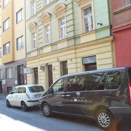 Vlkova Palace Prag Exteriör bild