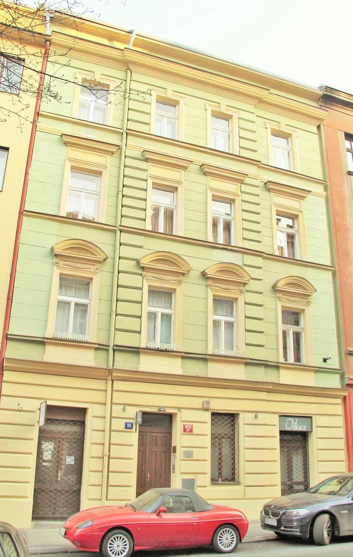 Vlkova Palace Prag Exteriör bild
