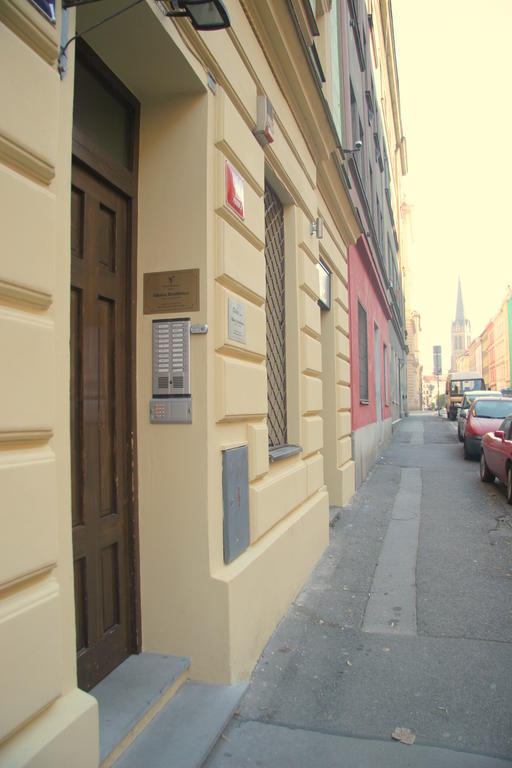 Vlkova Palace Prag Exteriör bild