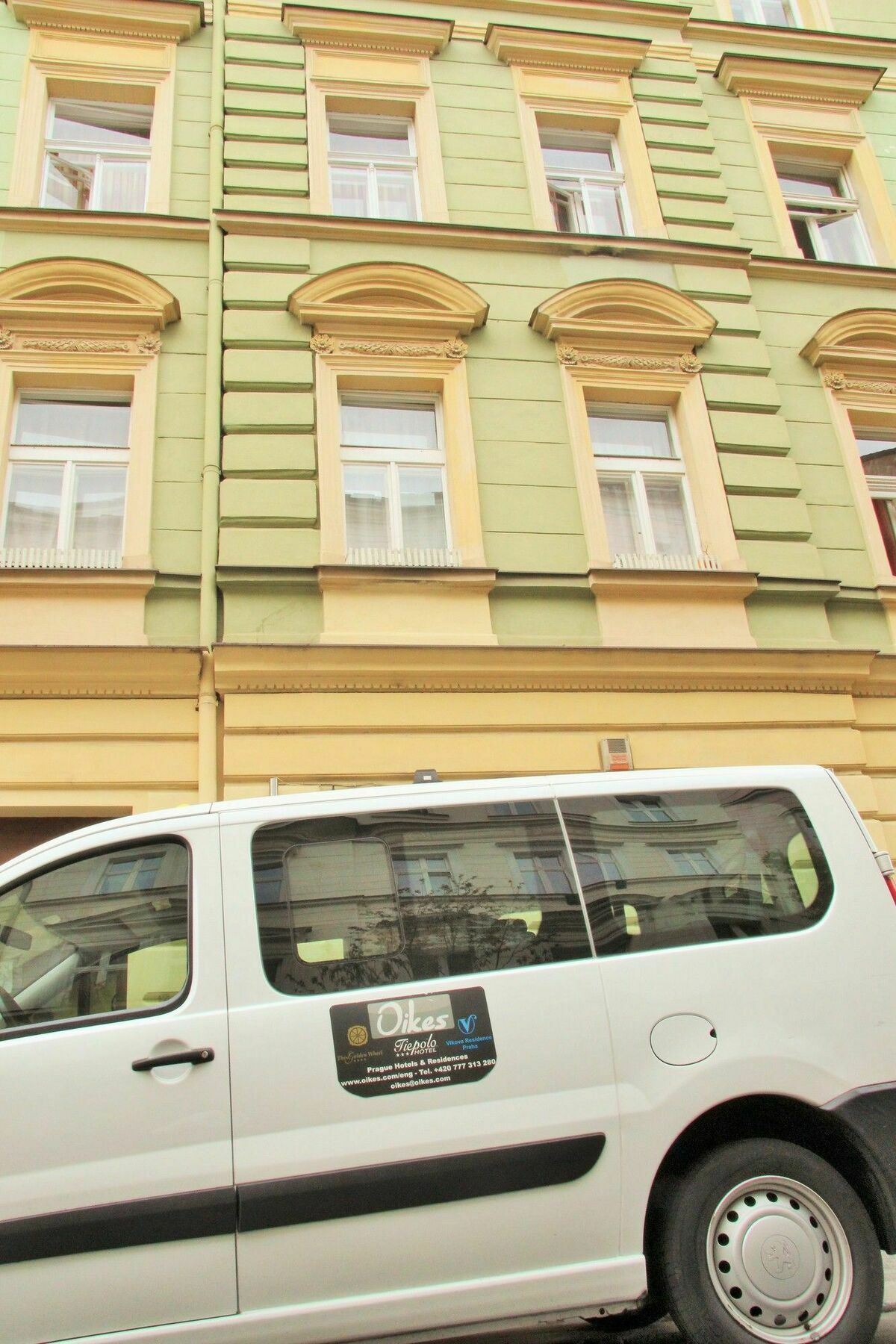 Vlkova Palace Prag Exteriör bild